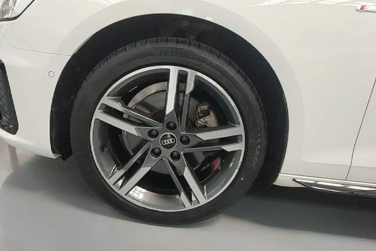 Used Audi A4L 2022 40 TFSI Luxury Dynamic Model Left Front Wheel Hub