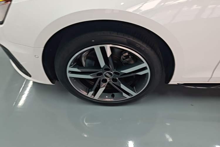 Used Audi A4L 2022 40 TFSI Luxury Dynamic Model Left Front Wheel Hub