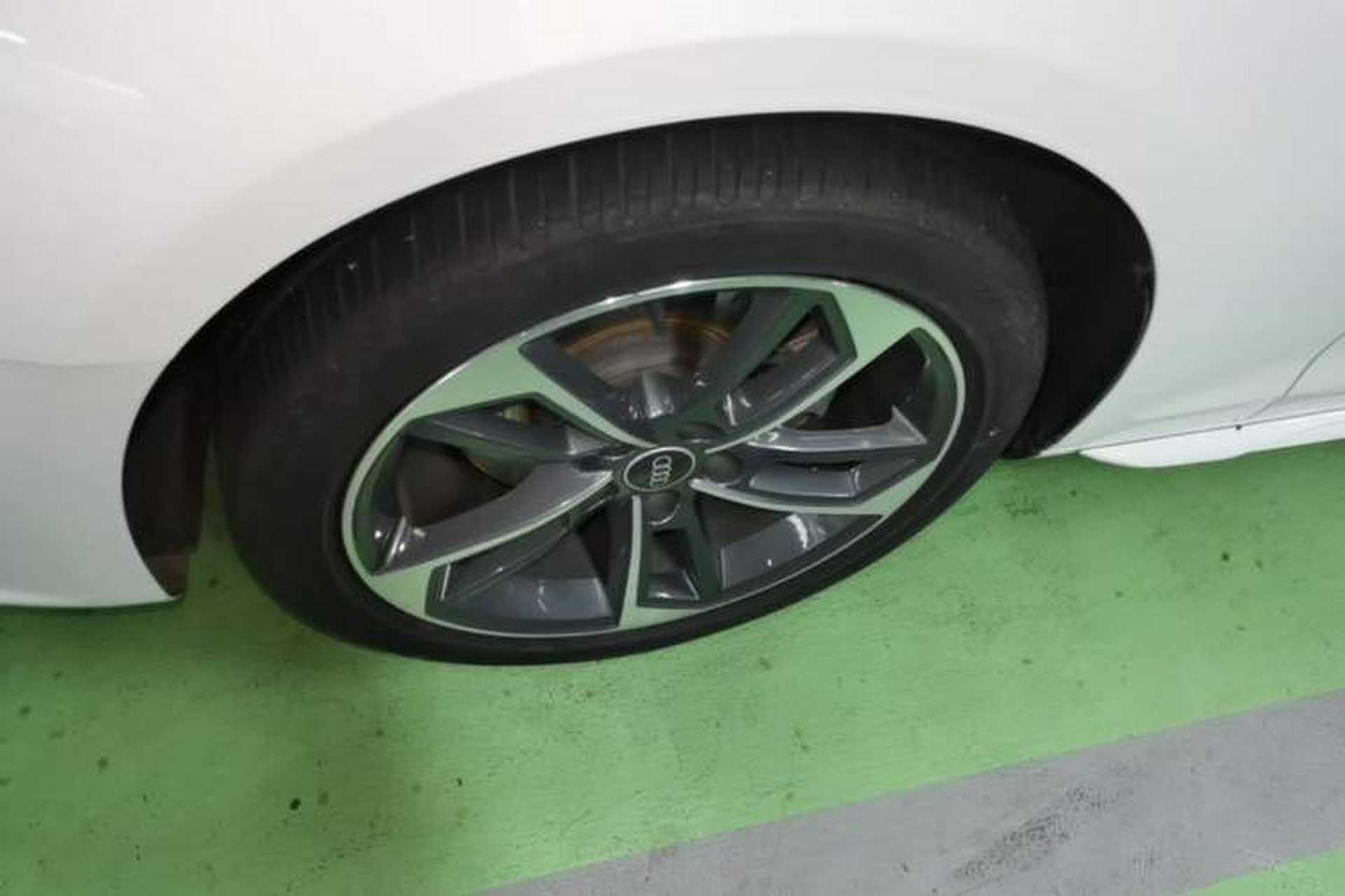 Used Audi A4L 2022 40 TFSI Fashion Dynamic Model Left Front Wheel Hub