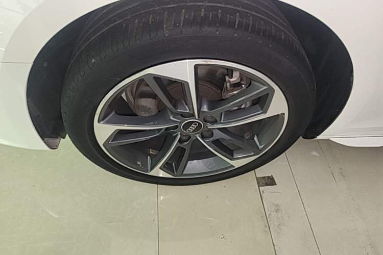 Used Audi A4L 2022 40 TFSI Fashion Dynamic Model Left Front Wheel Hub
