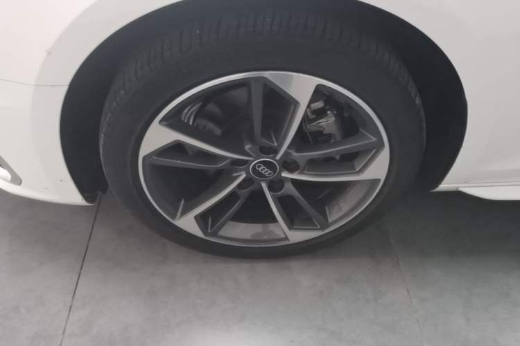 Used Audi A4L 2022 40 TFSI Fashion Dynamic Model Left Front Wheel Hub