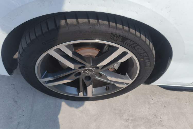 Used Audi A4L 2022 40 TFSI Luxury Dynamic Model Left Front Wheel Hub