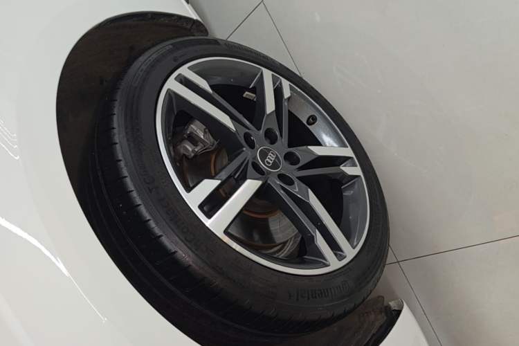 Used Audi A4L 2022 40 TFSI Luxury Dynamic Model Left Front Wheel Hub
