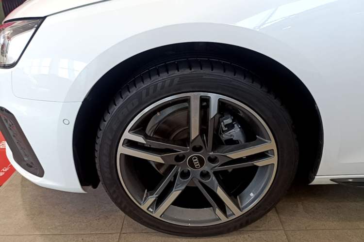 Used Audi A4L 2022 40 TFSI Luxury Dynamic Model Left Front Wheel Hub