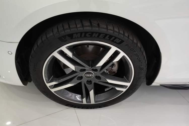 Used Audi A4L 2022 40 TFSI Luxury Dynamic Model Left Front Wheel Hub