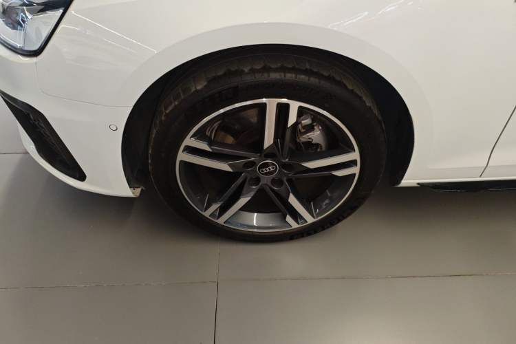 Used Audi A4L 2022 40 TFSI Luxury Dynamic Model Left Front Wheel Hub