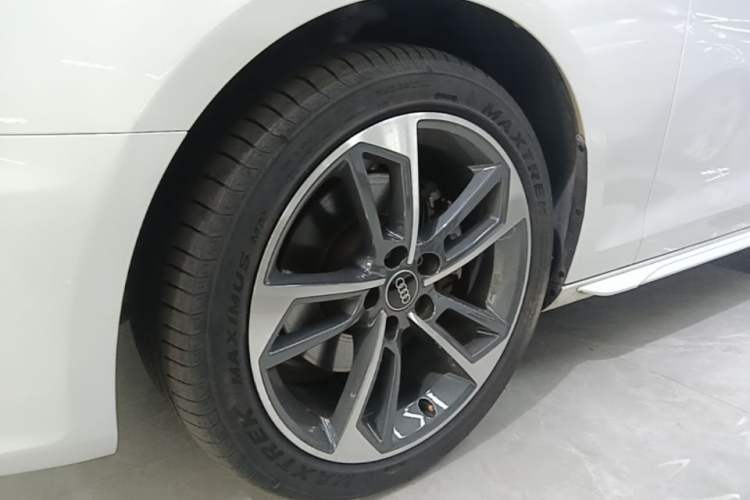 Used Audi A4L 2022 40 TFSI Fashion Dynamic Model Left Front Wheel Hub