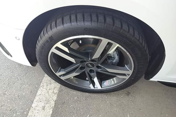 Used Audi A4L 2022 40 TFSI Luxury Dynamic Model Left Front Wheel Hub