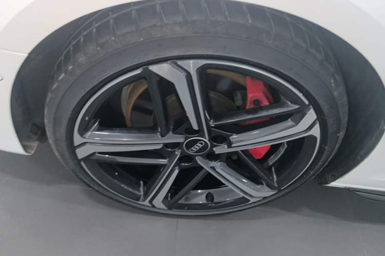 Used Audi A4L 2022 45 TFSI quattro Prestige Dynamic Edition Left Front Wheel Hub