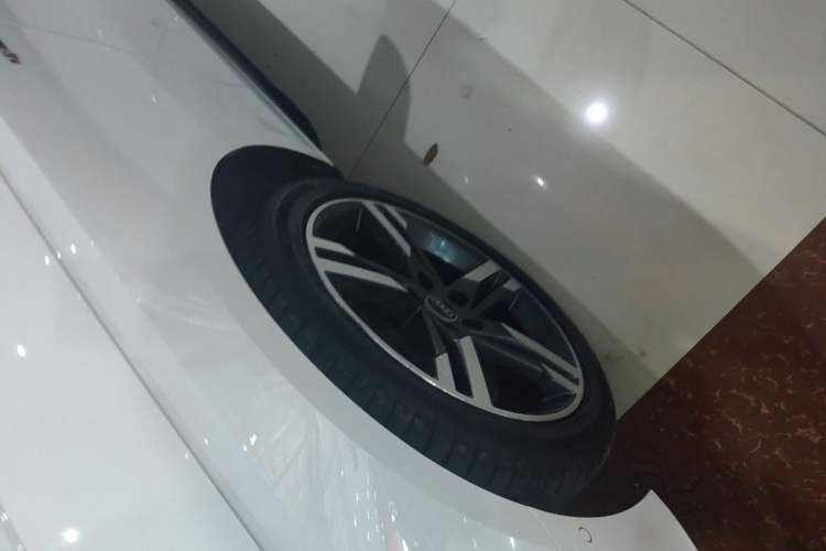 Used Audi A4L 2022 40 TFSI Luxury Dynamic Model Left Front Wheel Hub