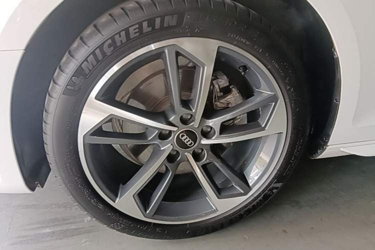 Used Audi A4L 2022 40 TFSI Fashion Dynamic Model Left Front Wheel Hub