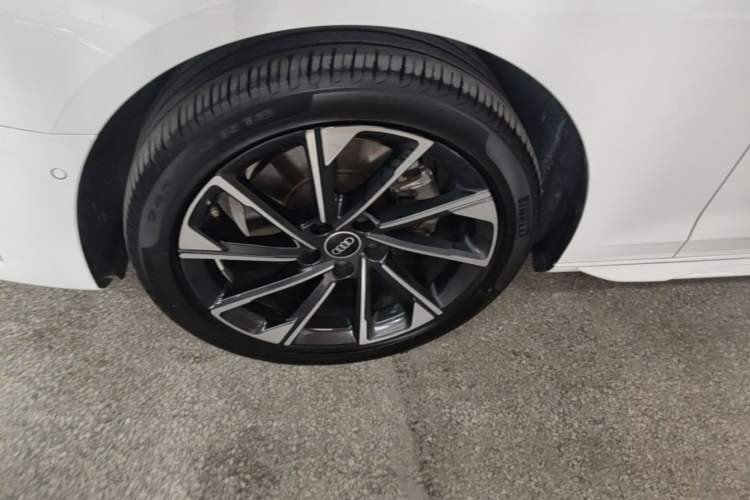 Used Audi A4L 2022 40 TFSI Luxury Prestige Edition Left Front Wheel Hub