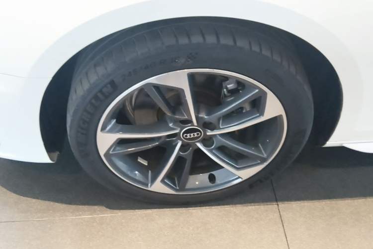 Used Audi A4L 2022 40 TFSI Fashion Dynamic Model Left Front Wheel Hub
