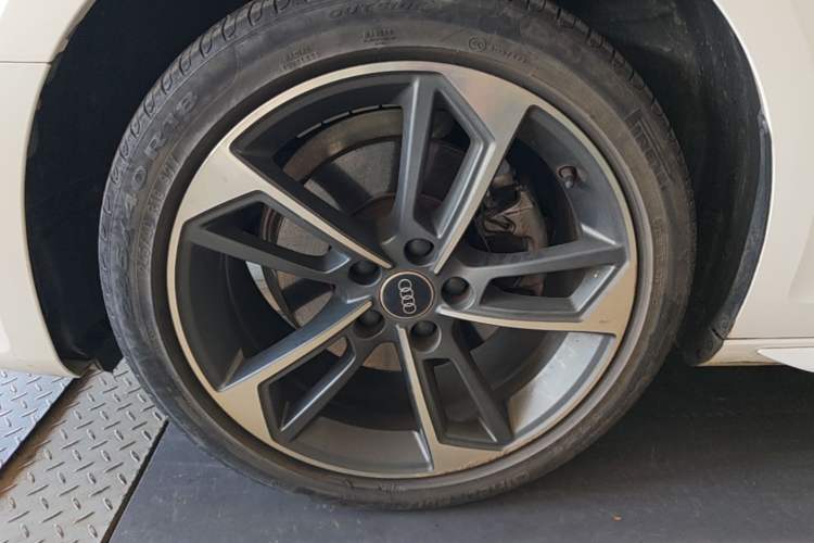 Used Audi A4L 2022 40 TFSI Fashion Dynamic Model Left Front Wheel Hub