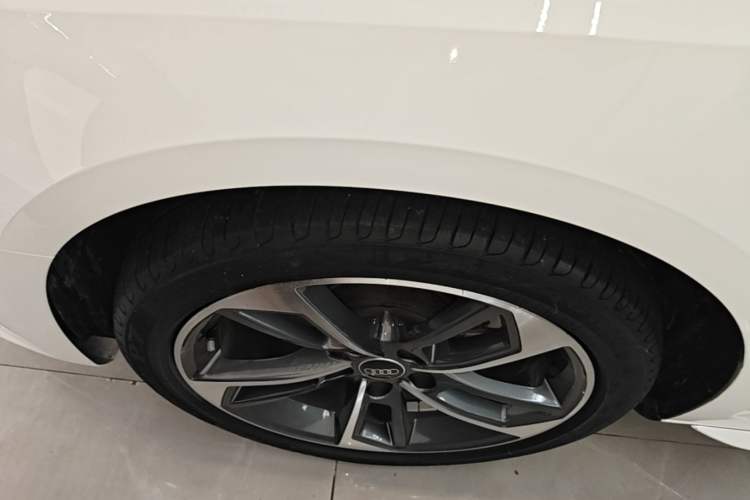 Used Audi A4L 2022 40 TFSI Fashion Dynamic Model Left Front Wheel Hub