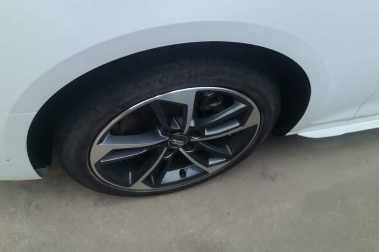 Used Audi A4L 2022 40 TFSI Stylish and Elegant Edition Left Front Wheel Hub