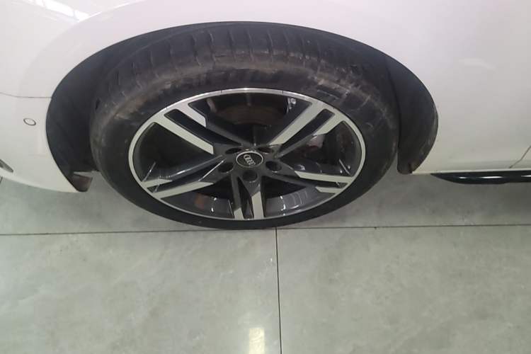 Used Audi A4L 2022 40 TFSI Luxury Dynamic Model Left Front Wheel Hub