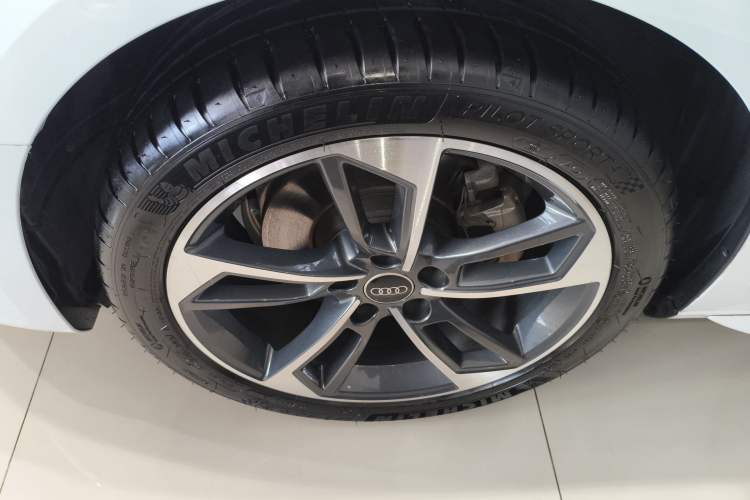 Used Audi A4L 2022 40 TFSI Fashion Dynamic Model Left Front Wheel Hub