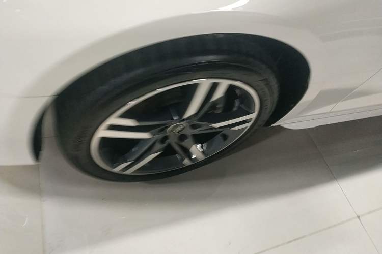 Used Audi A4L 2022 40 TFSI Stylish and Elegant Edition Left Front Wheel Hub