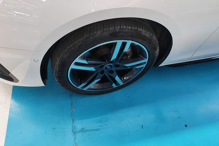 Used Audi A4L 2022 40 TFSI Luxury Dynamic Model Left Front Wheel Hub