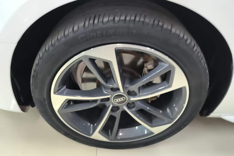 Used Audi A4L 2022 40 TFSI Fashion Dynamic Model Left Front Wheel Hub