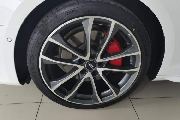 Used Audi A4L 2022 45 TFSI quattro Prestige Dynamic Edition Left Front Wheel Hub
