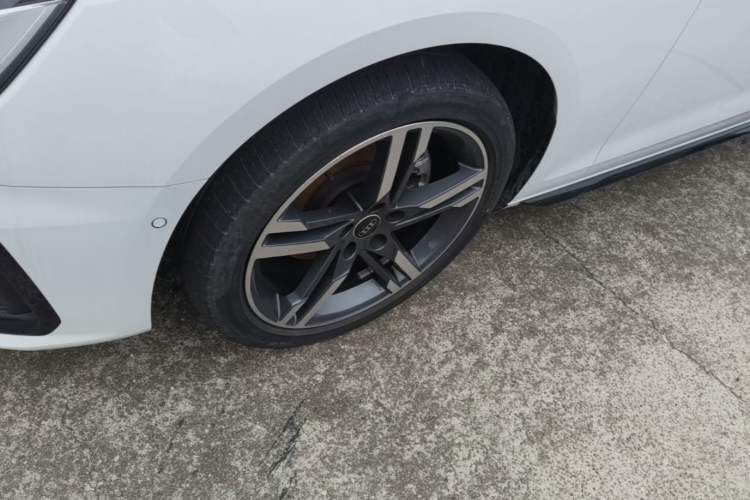 Used Audi A4L 2022 40 TFSI Luxury Dynamic Model Left Front Wheel Hub