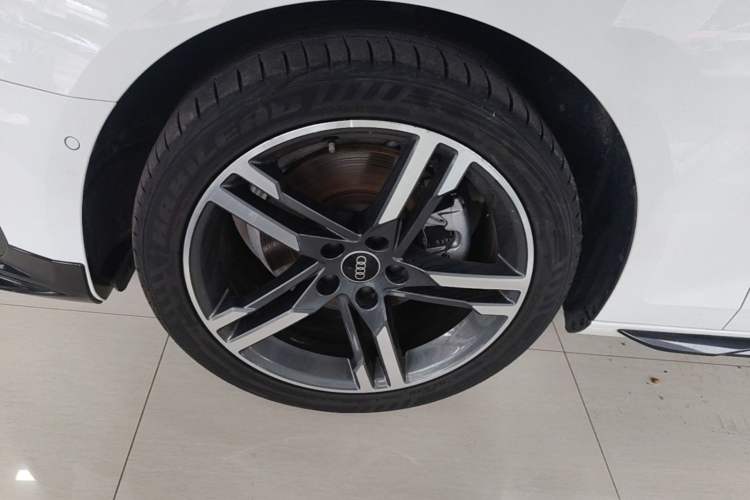 Used Audi A4L 2022 40 TFSI Luxury Dynamic Model Left Front Wheel Hub