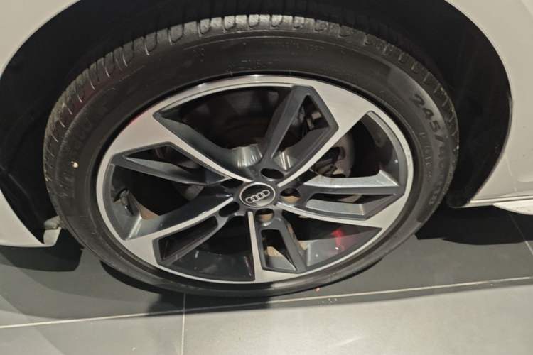 Used Audi A4L 2022 40 TFSI Fashion Dynamic Model Left Front Wheel Hub
