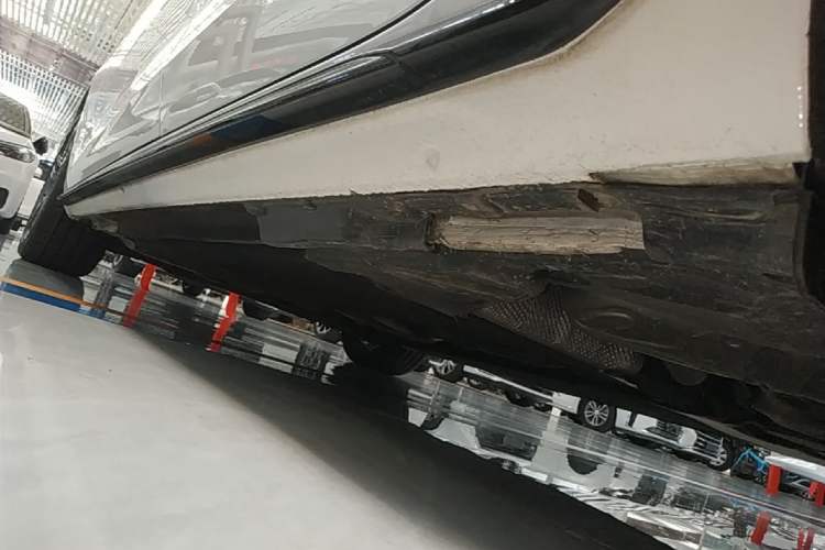 Used Audi A4L 2022 40 TFSI Luxury Dynamic Model Left Side Sill