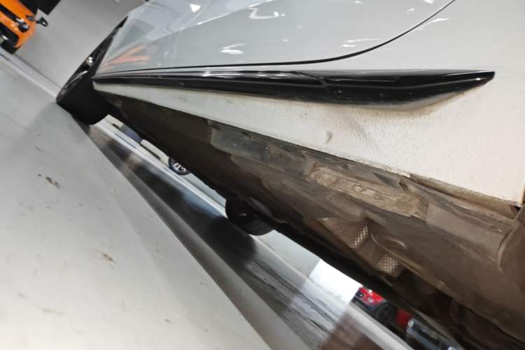 Used Audi A4L 2022 40 TFSI Luxury Dynamic Model Left Side Sill
