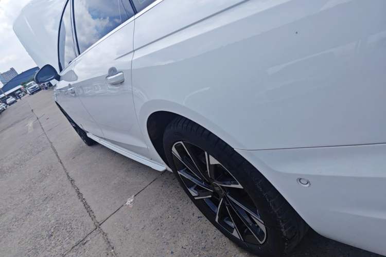 Used Audi A4L 2022 40 TFSI Luxury Prestige Edition Left Side Sill