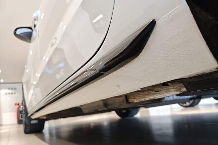 Used Audi A4L 2022 40 TFSI Luxury Dynamic Model Left Side Sill