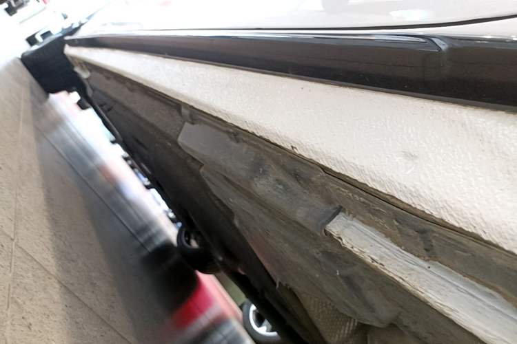 Used Audi A4L 2022 40 TFSI Luxury Dynamic Model Left Side Sill
