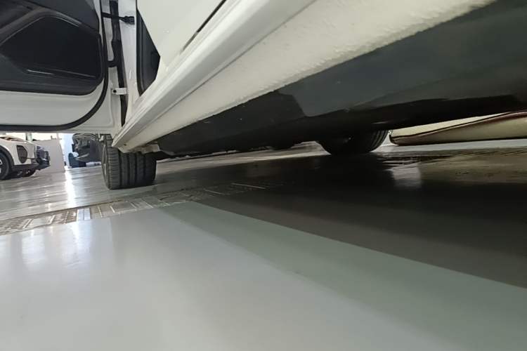 Used Audi A4L 2022 40 TFSI Stylish and Elegant Edition Left Side Sill