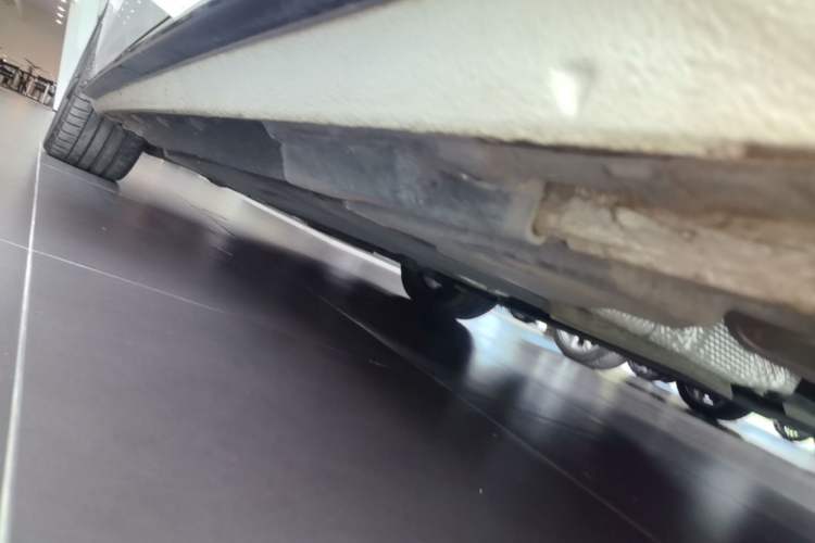 Used Audi A4L 2022 40 TFSI Luxury Dynamic Model Left Side Sill