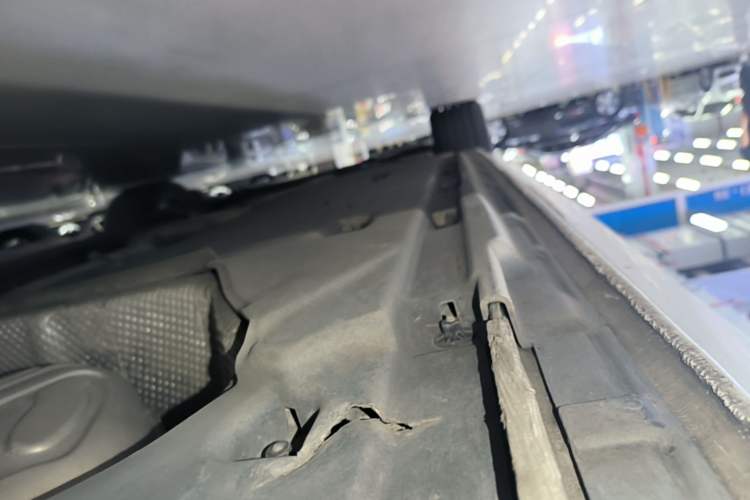 Used Audi A4L 2022 40 TFSI Fashion Dynamic Model Left Side Sill