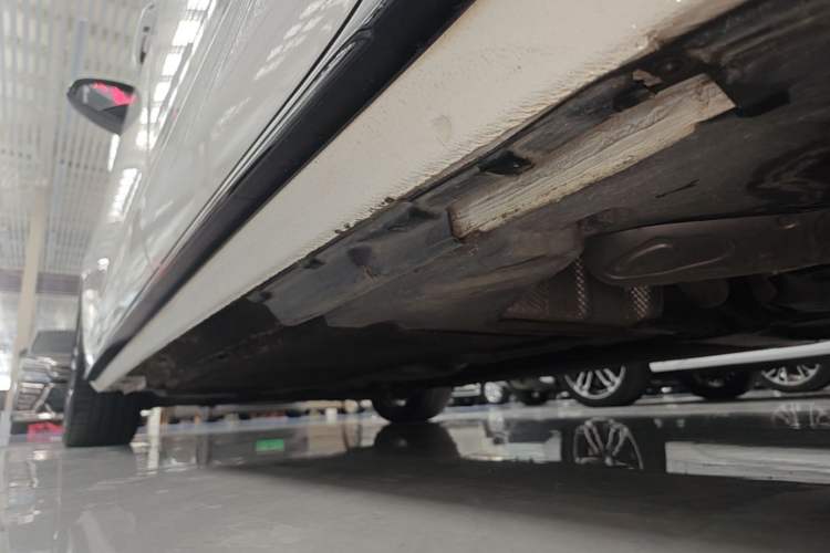 Used Audi A4L 2022 40 TFSI Luxury Dynamic Model Left Side Sill