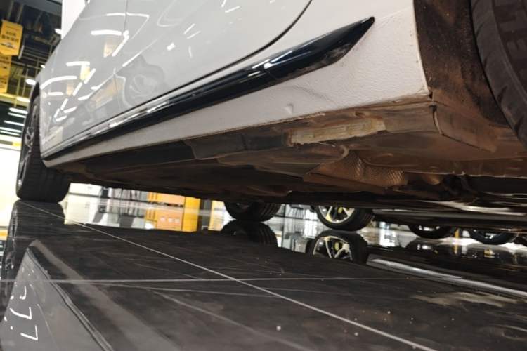 Used Audi A4L 2022 40 TFSI Luxury Dynamic Model Left Side Sill