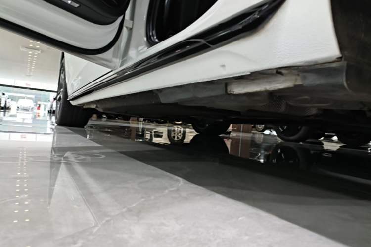 Used Audi A4L 2022 40 TFSI Luxury Dynamic Model Left Side Sill