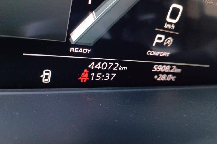 Used Audi A4L 2022 40 TFSI Fashion Dynamic Model Odometer Close Up