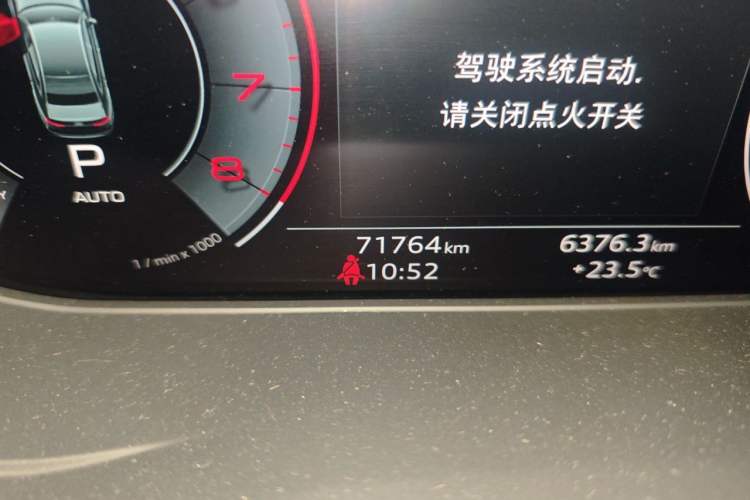 Used Audi A4L 2022 40 TFSI Fashion Dynamic Model Odometer Close Up