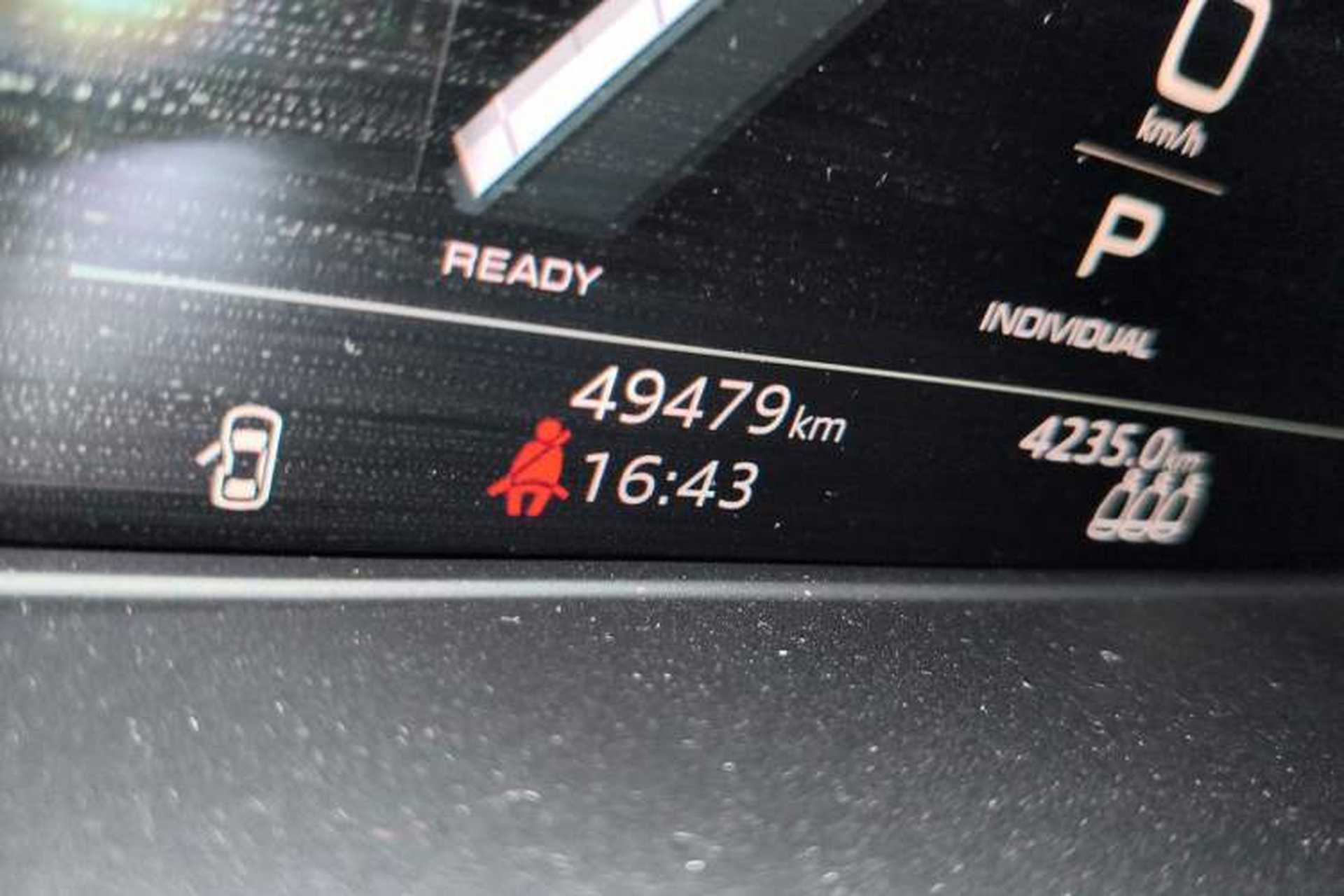Used Audi A4L 2022 40 TFSI Fashion Dynamic Model Odometer Close Up
