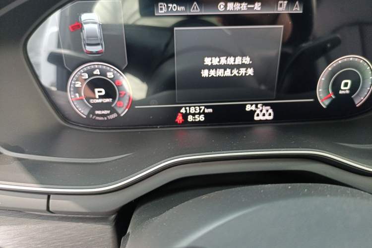 Used Audi A4L 2022 40 TFSI Luxury Dynamic Model Odometer Close Up