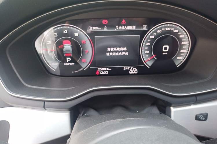 Used Audi A4L 2022 40 TFSI Fashion Dynamic Model Odometer Close Up