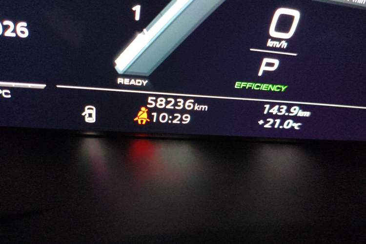 Used Audi A4L 2022 40 TFSI Fashion Dynamic Model Odometer Close Up