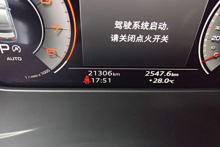 Used Audi A4L 2022 40 TFSI Fashion Dynamic Model Odometer Close Up