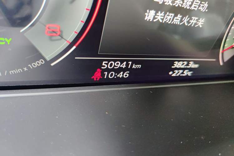 Used Audi A4L 2022 40 TFSI Luxury Dynamic Model Odometer Close Up