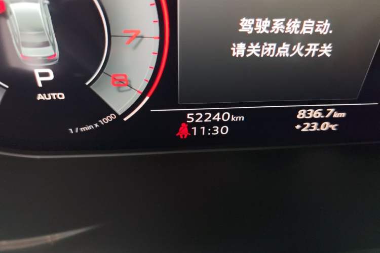 Used Audi A4L 2022 40 TFSI Luxury Dynamic Model Odometer Close Up