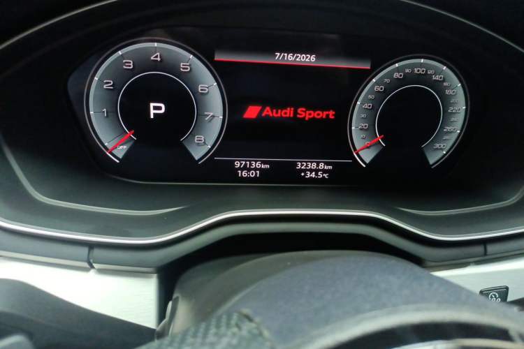 Used Audi A4L 2022 40 TFSI Fashion Dynamic Model Odometer Close Up